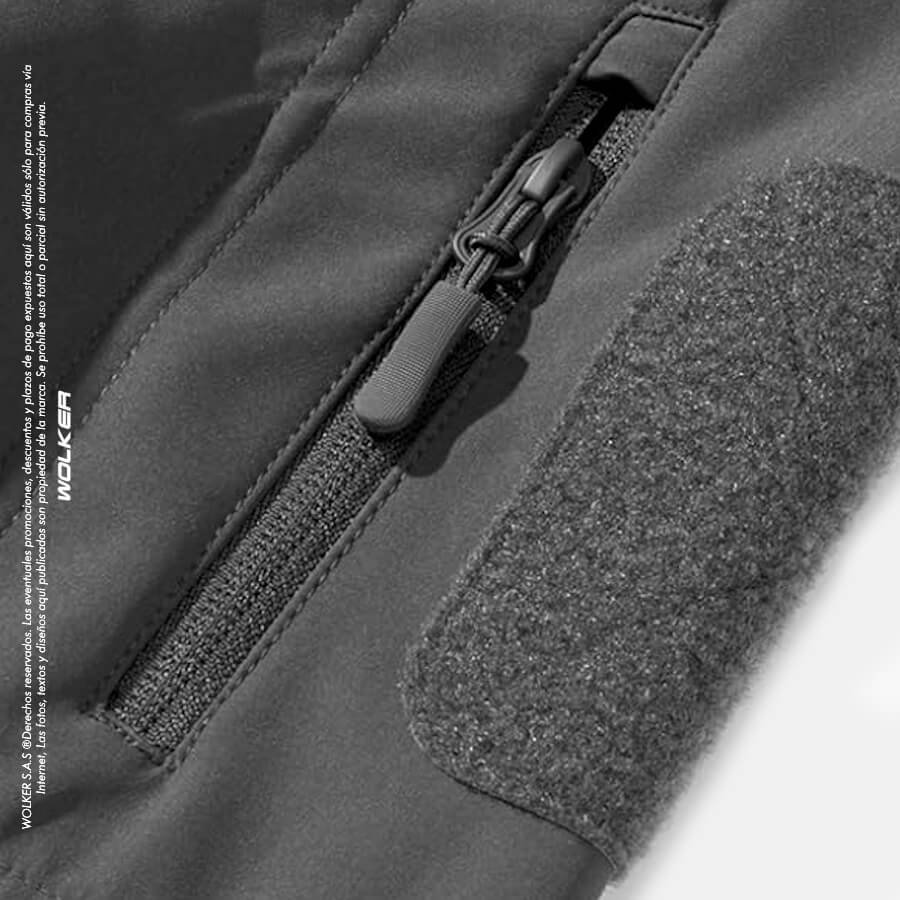 Chaqueta tactica azul semi impermeable para hombre, multifuncional con 7 Bolsillos, Capucha y velcro para parches, Wolker envio gratis a todo Colombia, Chaqueta militar Detalles 3